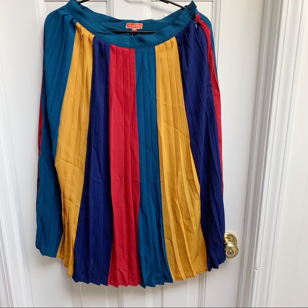 Modcloth Pleated Chiffon Midi Skirt in Colorblock - Picture 5 of 8